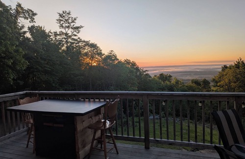 Hedgesville Cabin | 3 bedroom family Getaway on the mountain top w/sunrise view over Sleepy Creek.