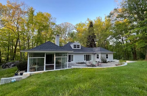 Garrison House | 3-bedroom house in wonderful Owings Mills with AC