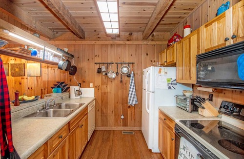 Walland Cabin | 3 Brothers Rustic Sabbatical Creekside Cabin