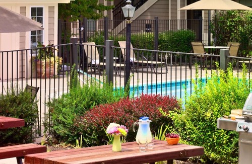 Sharonville House | 3 Family-friendly Suites W/Kitchen! Minutes to Twin Creek Preserve, FREE Parking