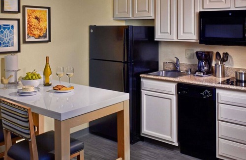 Sharonville House | 3 Family-friendly Suites W/Kitchen! Minutes to Twin Creek Preserve, FREE Parking
