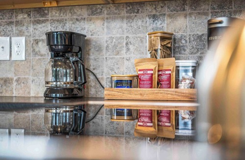 Dry Ridge House | 3 Homes, 3 Hot Tubs, 10BR Near Ark. Sleeps 32!