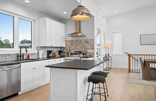 Dry Ridge House | 3 Homes, 3 Hot Tubs, 10BR Near Ark. Sleeps 32!