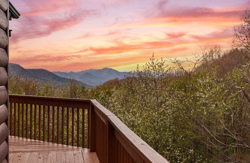 Settlers Ridge House | 3 Master Suites - Long Mountain Views Every Room - Gated - Fire Pit - Fire Place