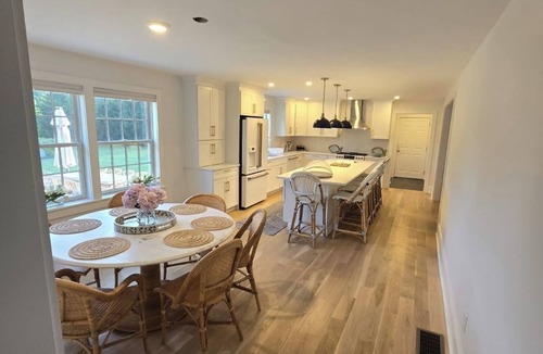 Middletown House | 3 minutes to beach, 10 minutes to Downtown Newport, pool and central air