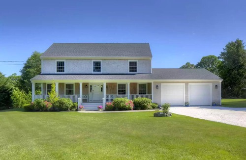 Middletown House | 3 minutes to beach, 10 minutes to Downtown Newport, pool and central air