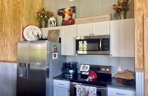 Jonesville House | 331 Acres of Comfort & Rest, ❤ of the Bluegrass- 12 mins from ARK w/Hot Tub