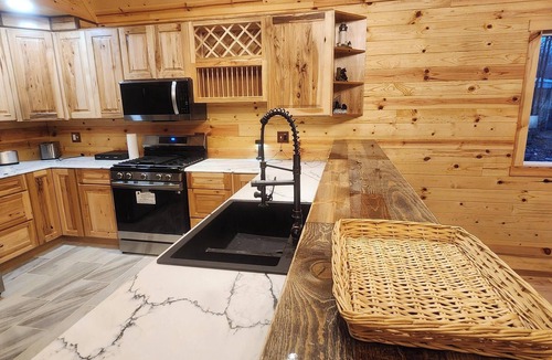 Huttonsville Cabin | 3700ft Off-Grid Solar Cabin in Kumbrabow Forest w/Fireplace & Stars