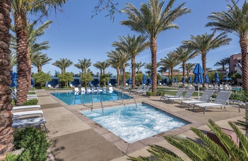 Las Vegas Condo | 3BD/Vegas Oasis w/Pool, Full Kitchen, and more!