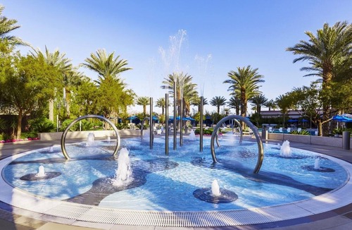 Las Vegas Condo | 3BD/Vegas Oasis w/Pool, Full Kitchen, and more!