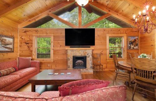 Unicoi County Apartment | 3BR cabin near Nolichucky River in Erwin Single Family Home