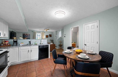 Williamstown Apartment | 3BR Condo Near Ark Encounter, 8 Guests, Parking