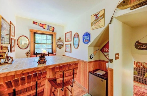 Sky Valley Ski Chalet | 3BR - Cozy Log Cabin - Hot Tub