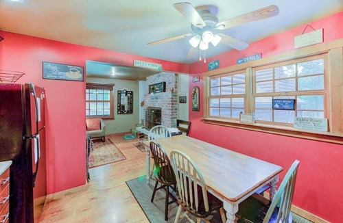 Sky Valley Ski Chalet | 3BR - Cozy Log Cabin - Hot Tub
