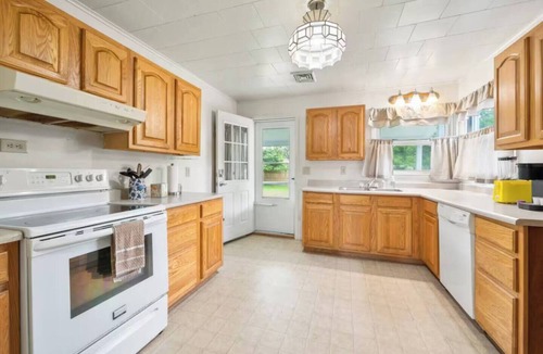 Marlinton House | 3BR Downtown | Greenbrier Trail + Fenced Yard