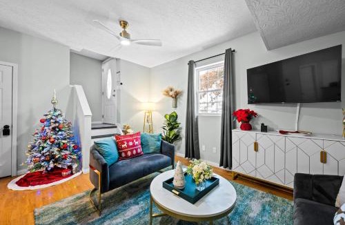 Williamstown Apartment | 4 apartments 10 bedrooms - 2 and a half Miles from Ark