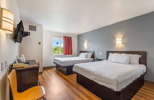 Knoxville Hotel | 4 Family-Friendly Rooms w/Seasonal Pool | Pet-Friendly, Free Parking