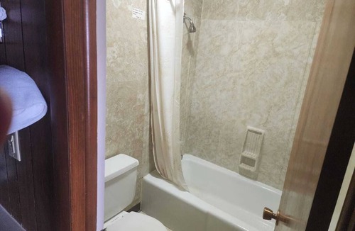 Quinter Hotel | 4 Family-Friendly Rooms - Stay in Room with 2 Queen Beds + Private Amenities
