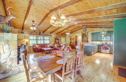 Newland Cabin | 4 Mi to Grandfather Mtn! Family-Friendly Cabin