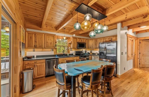 Nebo Cabin | 4-Season Retreat | Mtn Views, Fire Pit, Lake James