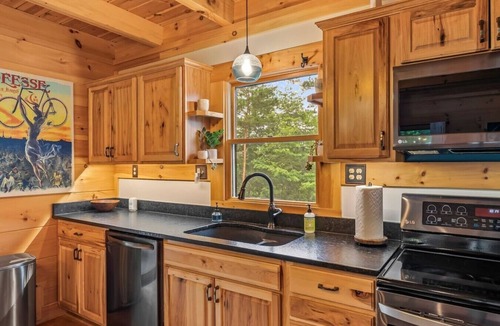 Nebo Cabin | 4-Season Retreat | Mtn Views, Fire Pit, Lake James
