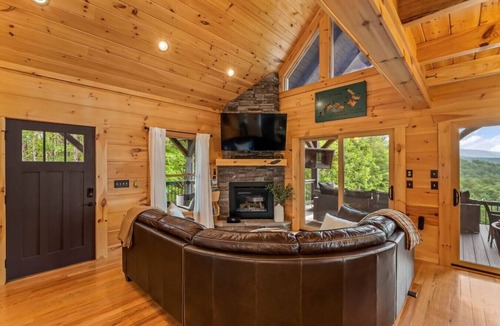 Nebo Cabin | 4-Season Retreat | Mtn Views, Fire Pit, Lake James