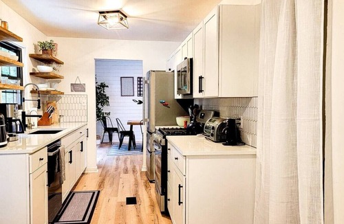 Rogers House | 4bd- Cozy Home Central to Climbing/Hiking/Dining with Fiber and Laundry