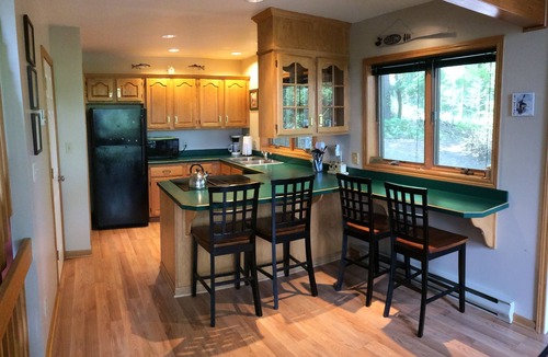 McHenry House | 4BR/4BA~New Hot Tub~Pet Friendly~Minutes to Wisp~Private Bath for Each BR