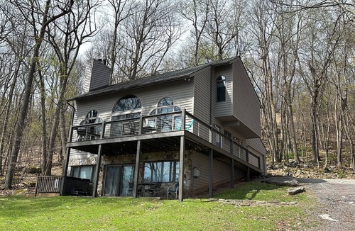 McHenry House | 4BR/4BA~New Hot Tub~Pet Friendly~Minutes to Wisp~Private Bath for Each BR