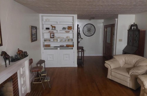 Williamstown House | 4BR Home - Pool, hot tub pet friendly by ARK Experience