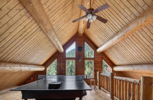 Cascade-Chipita Park House | 4BR Mountain Log Cabin Hot Tub Loft Deck Views