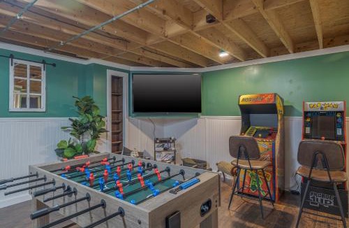 Ellsworth House | 4BR Retreat, 16mi to Acadia, Firepit and Game Room