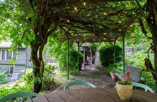 Hendersonville House | 4BR Retreat-Porch-Fireplace-Ping Pong