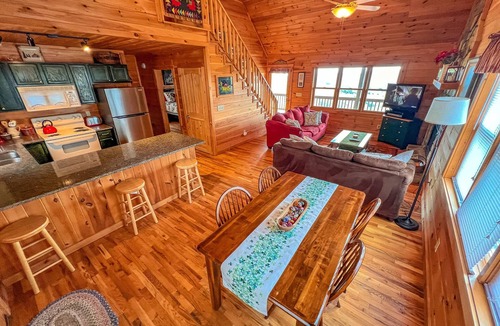 Buck Mountain Cabin | 4th of July Still Avail! 3BR/2BA near West Jefferson w/Long Range Views