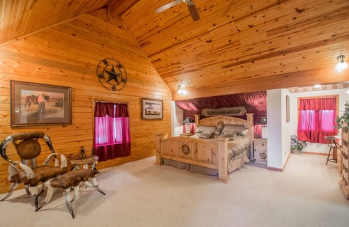 Bruno Cabin | 5-bedroom vacation home just 10 minutes from Buffalo River