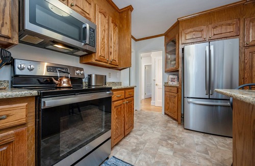 Columbus House | 5 Miles from TIEC!