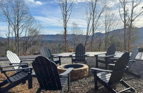 Swannanoa House | 5 Miles to Asheville, Hot Tub, Epic Mountain Views, Fire Pit, Pool Table, 2 Living Rooms, Universal Tesla EV Connector