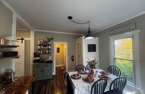 Williamstown House | "5 Mins Driving Distance from The Ark Encounter & Creation Museum"