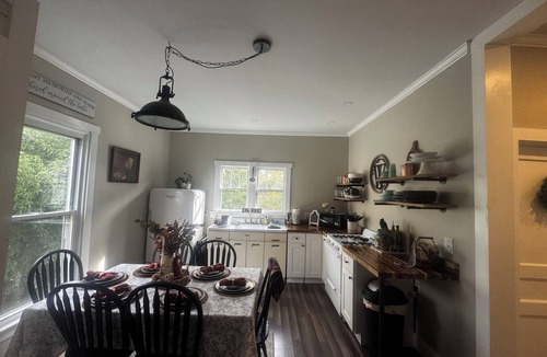 Williamstown House | "5 Mins Driving Distance from The Ark Encounter & Creation Museum"