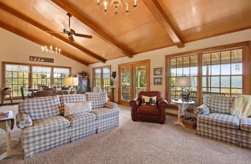 Banner Elk Ski Chalet | 573 Meadow Ave by Carolina Stays