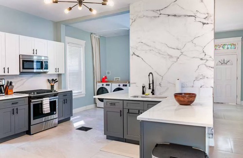 Cincinnati House | 5BR Family Retreat Oasis w Hot Tub, 5 min to DT!
