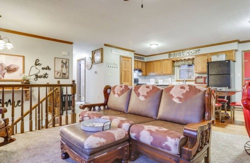 California House | 5BR Farmhouse | Game Room | Near Cincinnati