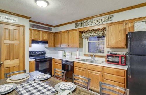 California House | 5BR Farmhouse | Game Room | Near Cincinnati