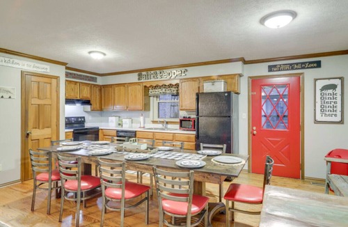 California House | 5BR Farmhouse | Game Room | Near Cincinnati
