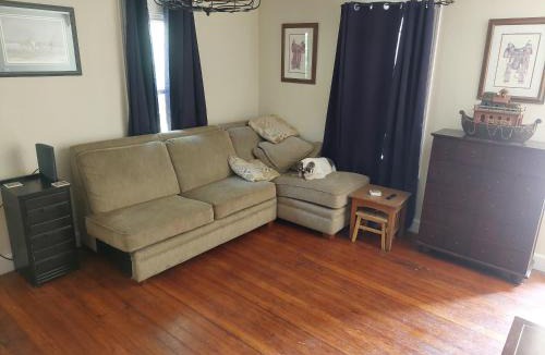 Williamstown House | 5BR Home Pool, hot tub, pet friendly by ARK Experience