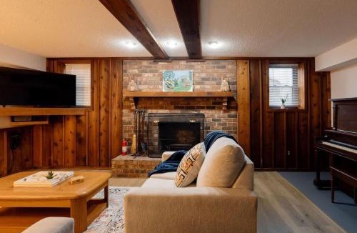 Johnson City House | 5BR Johnson City Fenced Yard Firepit Sleeps 8