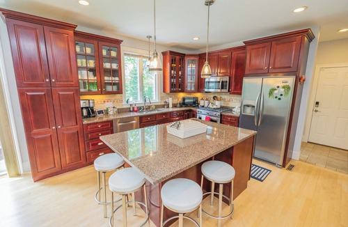 Newport East House | 5BR w/Heated Pool Near Beaches & Newport