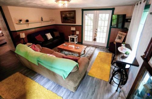 Sharpsburg Ski Chalet | 6-Acre Garden Home Across from Canal Near Antietam