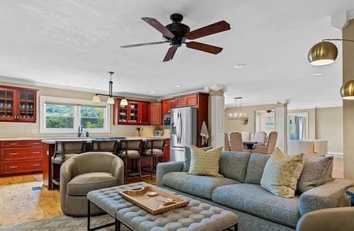 Hendersonville Apartment | 7 Bedroom 682207 by Houzlet