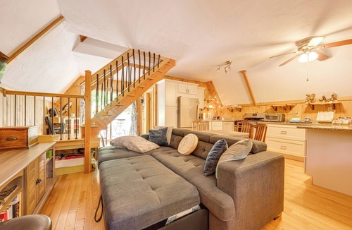 Eidelweiss Village Cottage | 7 Mi to Ski Slopes! Cozy Madison Cabin w/Fire Pit